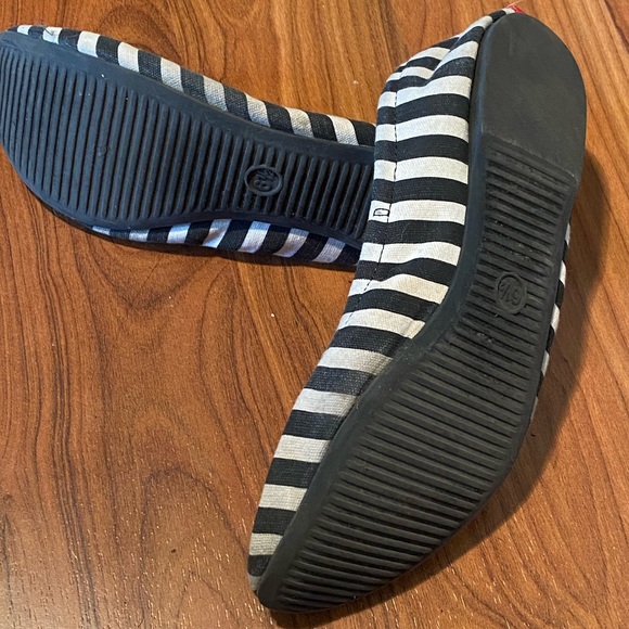 👻Black & White Striped Flats - Picture 7 of 8